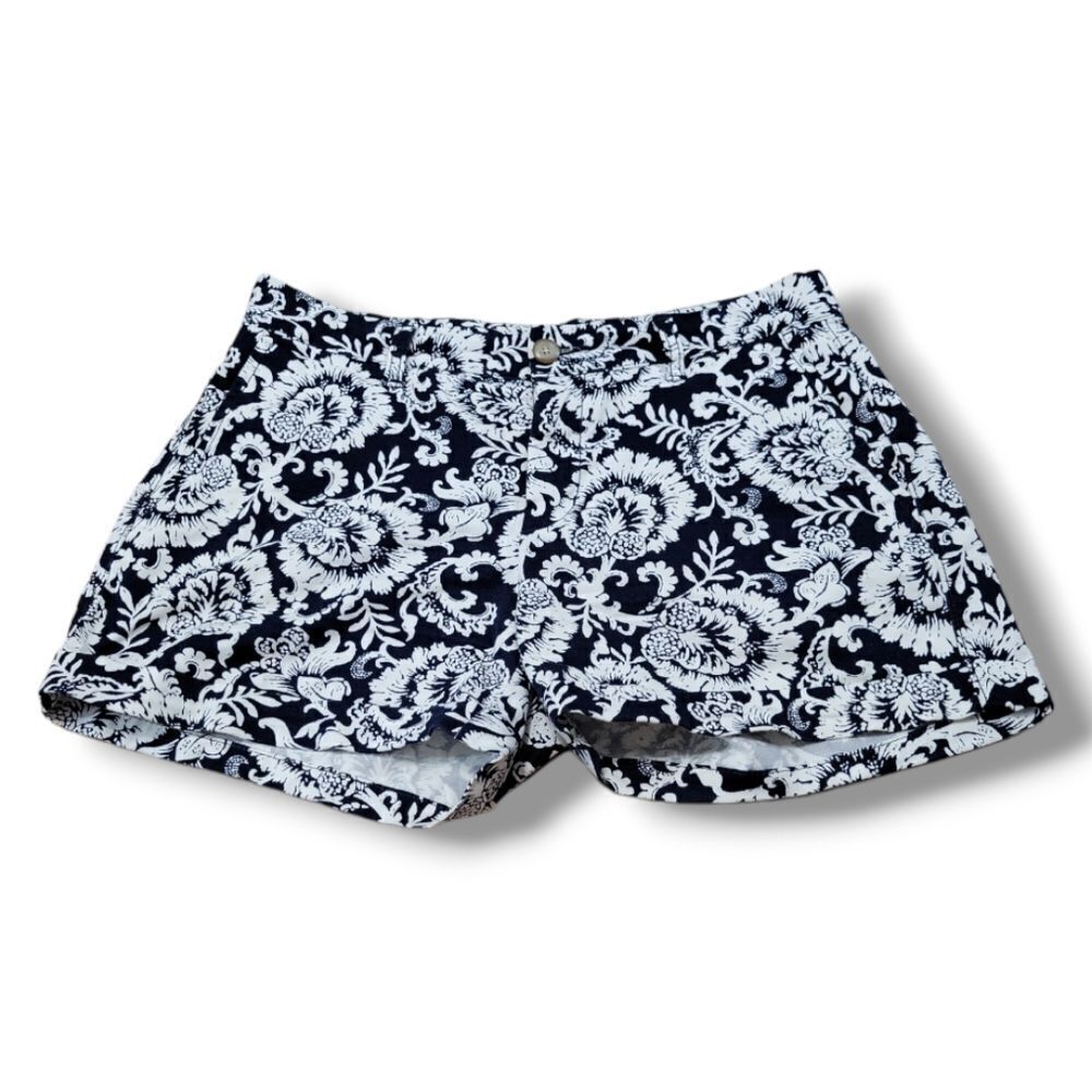Gap Shorts Size 2 W31" x L4" Khakis By GAP Girlfriend 4 Inch Short Casual Floral